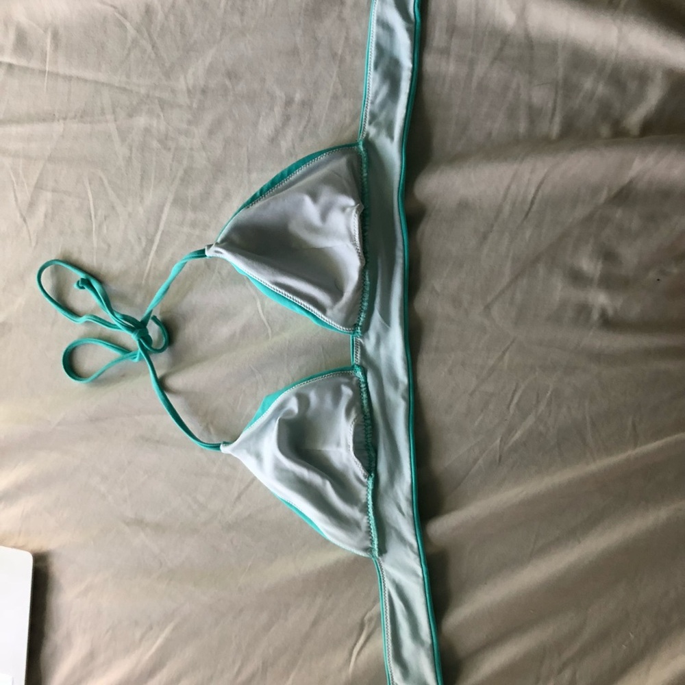 VS Triangle Top - Picture 2 of 2